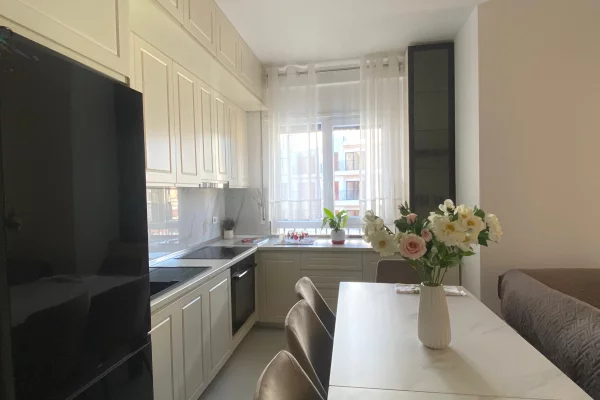 Shtepi me qera Apartament ne Tirane, 2+1, Mobilimi E mobiluar, Pagesa 85,000  Leke.