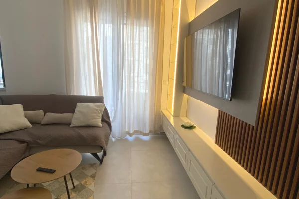 Shtepi me qera Apartament ne Tirane, 2+1, Mobilimi E mobiluar, Pagesa 85,000  Leke.