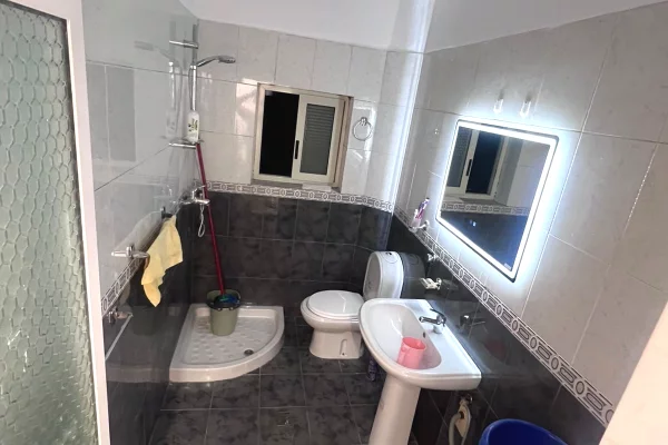 Shtepi me qera Apartament ne Tirane, 1+1, Mobilimi E mobiluar, Pagesa 60,000  Leke.