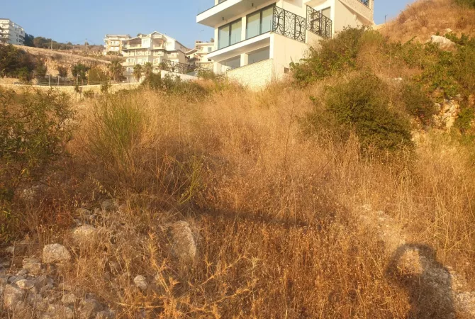 Truall ose Toke ne Sarande - 130,000 Euro