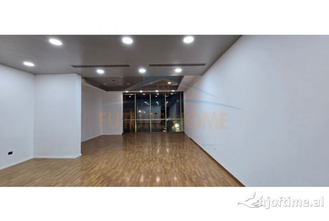 Ambiente Commerciale in Affitto 3+1 a Tirana - 2,500 Euro