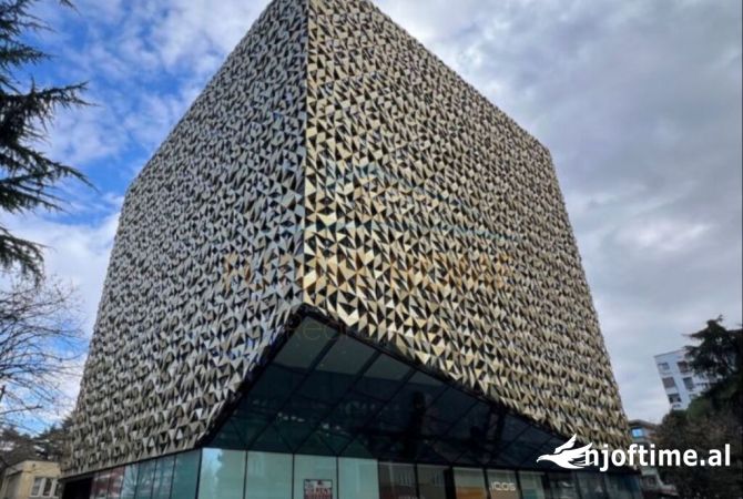 Ambiente Commerciale in Affitto 1+1 a Tirana - 2,600 Euro