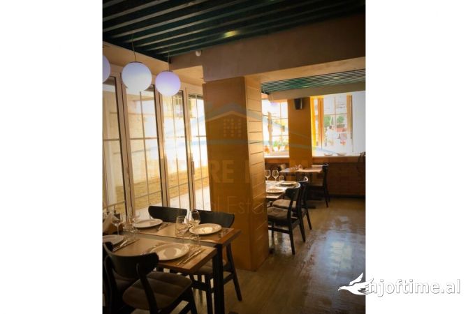 Ambiente Commerciale in Affitto 2+1 a Tirana - 2,000 Euro