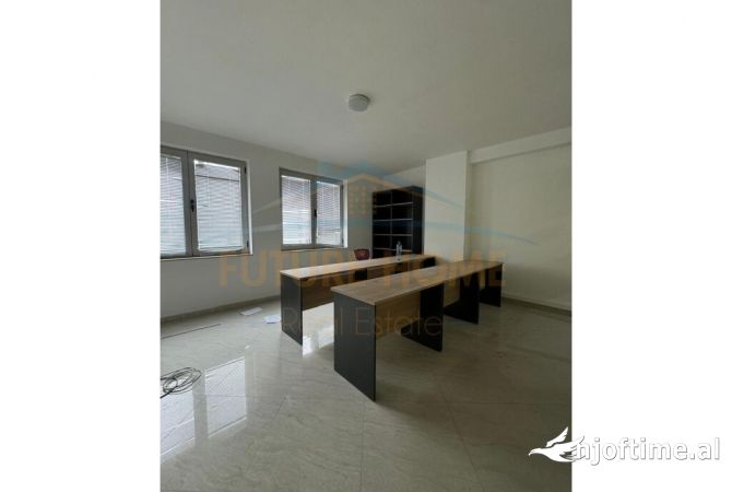 Ambiente Commerciale in Affitto 1+1 a Tirana - 1,500 Euro