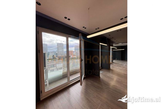 Ambiente Commerciale in Affitto 1+1 a Tirana - 1,470 Euro