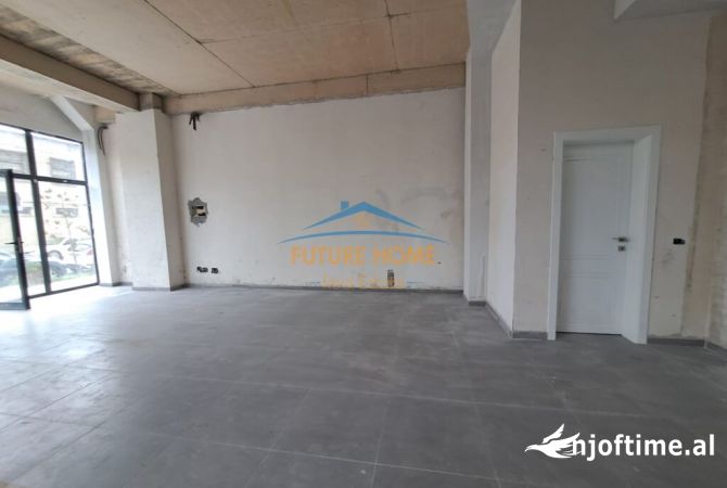 Ambiente Commerciale in Affitto 3+1 a Tirana - 550 Euro
