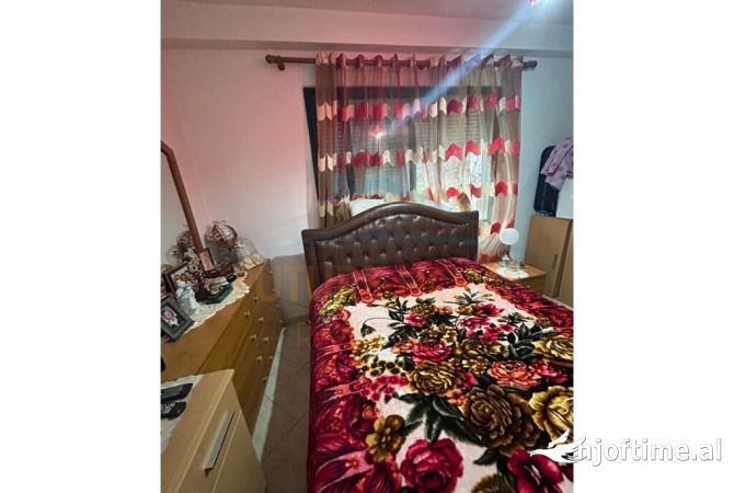 Shtepi me qera Apartament ne Tirane, 1+1, Mobilimi E mobiluar, Pagesa 300  Euro.
