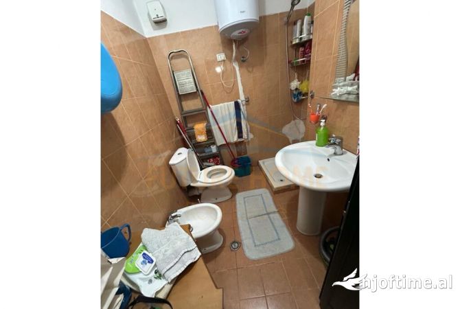 Shtepi me qera Apartament ne Tirane, 1+1, Mobilimi E mobiluar, Pagesa 300  Euro.