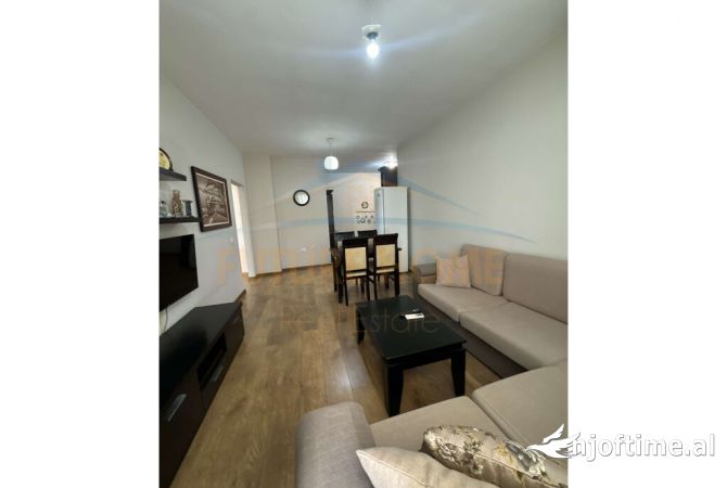 Shtepi me qera Apartament ne Tirane, 2+1, Mobilimi E mobiluar, Pagesa 450  Euro.