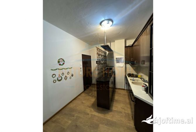 Shtepi me qera Apartament ne Tirane, 2+1, Mobilimi E mobiluar, Pagesa 450  Euro.