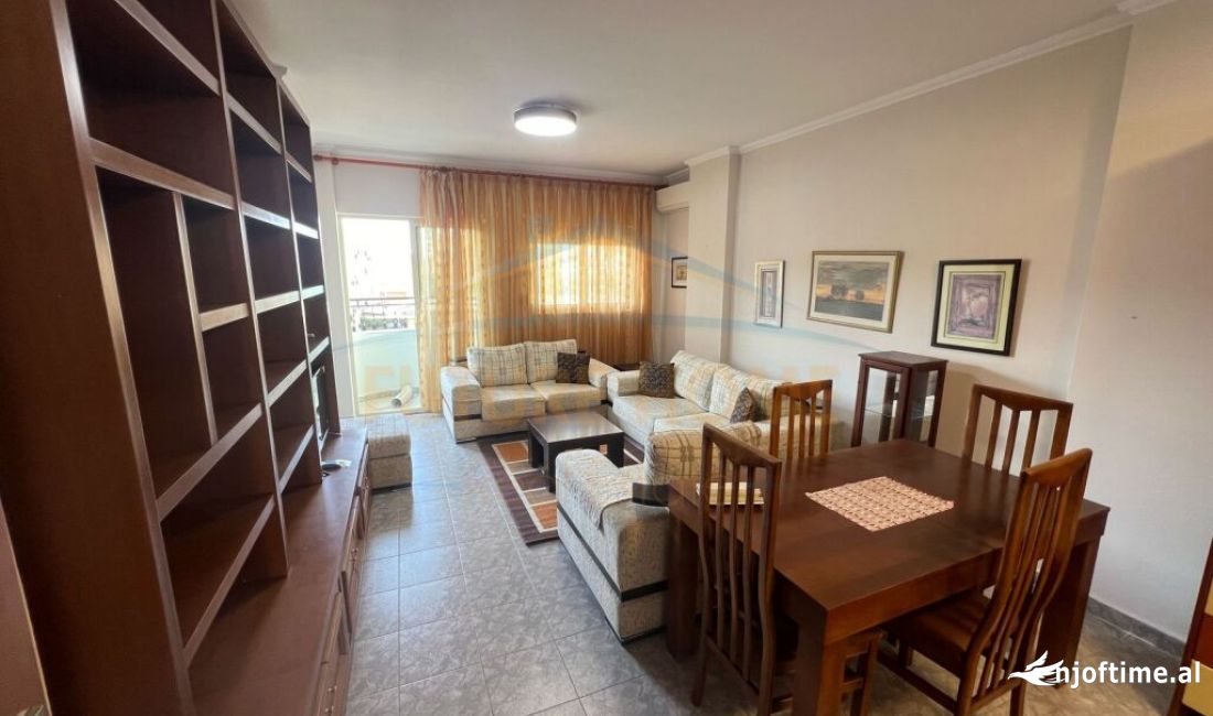 Shtepi me qera Apartament ne Tirane, 2+1, Mobilimi E mobiluar, Pagesa 550  Euro.