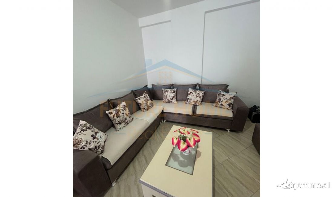 Appartamento in vendita a Tirana 2+1, SemiArredato