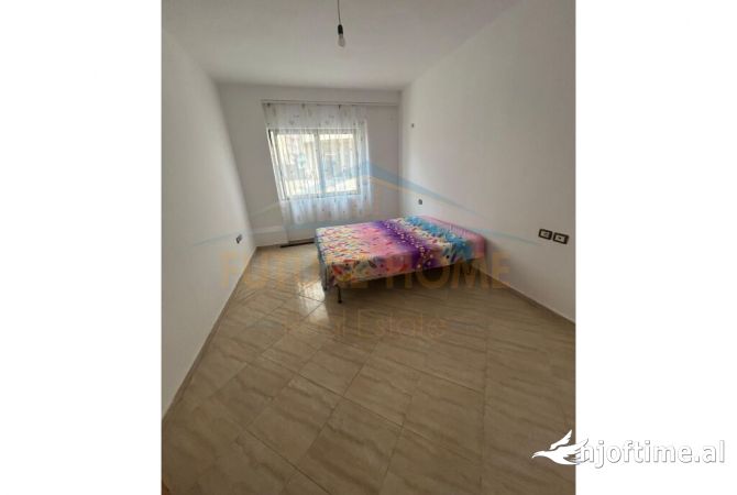 Appartamento in vendita a Tirana 2+1, SemiArredato