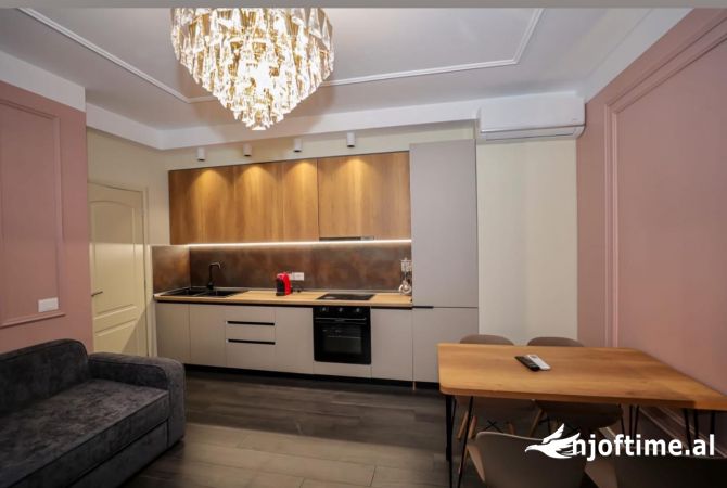 Shtepi me qera Apartament ne Tirane, 1+1, Mobilimi E mobiluar, Pagesa 750  Euro.