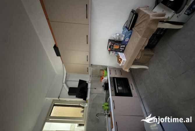 Appartamento in vendita a Tirana 1+1, Arredato