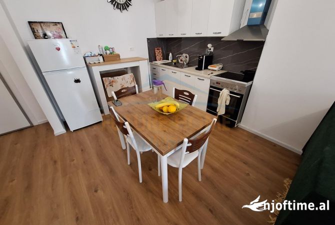 Appartamento in vendita a Tirana 1+1, Arredato