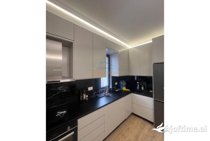 Appartamento in vendita a Tirana 1+1, Arredato