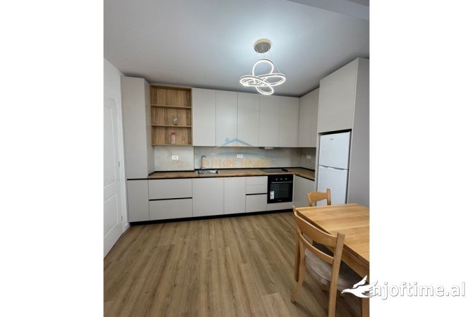 Shtepi me qera Apartament ne Tirane, 1+1, Mobilimi E mobiluar, Pagesa 1,000  Euro.