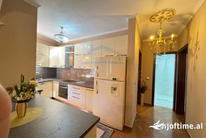 Shtepi me qera Apartament ne Tirane, 2+1, Mobilimi E mobiluar, Pagesa 900  Euro.