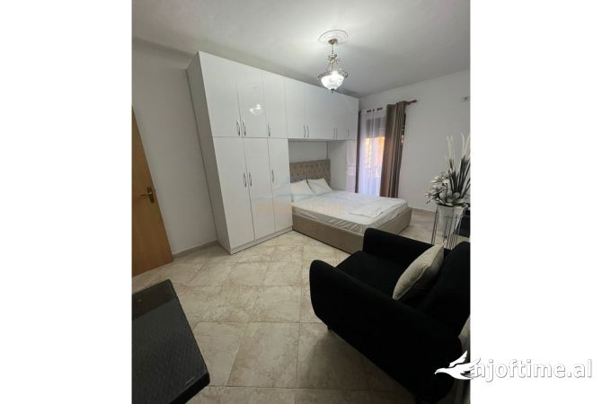 Shtepi me qera Apartament ne Tirane, Garsoniere, Mobilimi E mobiluar, Pagesa 450  Euro.