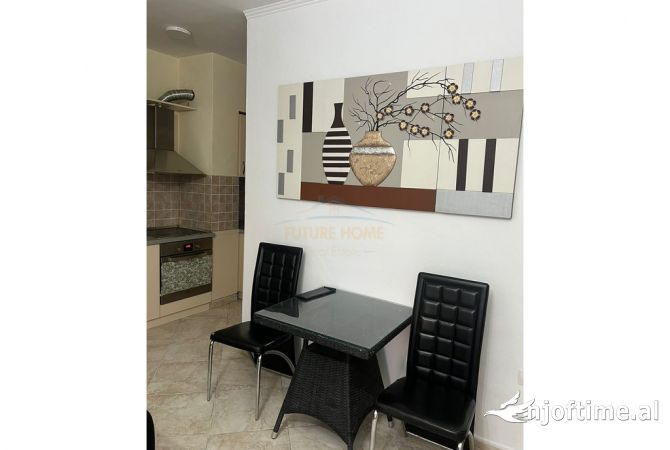 Qera Garsoniere,Rr.Barrikadave 450€