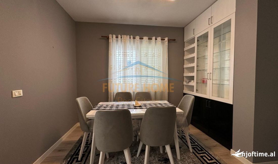 Shtepi me qera Apartament ne Tirane, 2+1, Mobilimi E mobiluar, Pagesa 800  Euro.