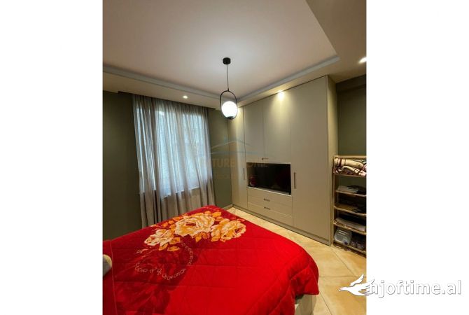 Shtepi ne shitje Apartament ne Tirane, 1+1, Mobilimi E mobiluar, Pagesa 127,000  Euro.