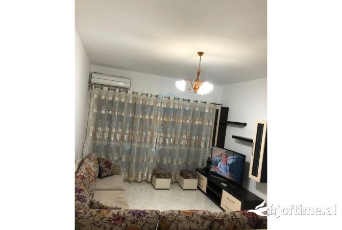 Appartamento in vendita a Tirana 2+1, Arredato