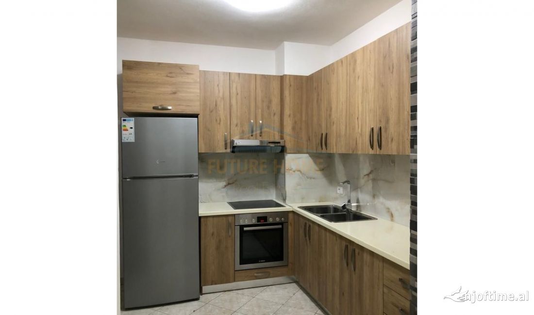 Appartamento in vendita a Tirana 2+1, Arredato