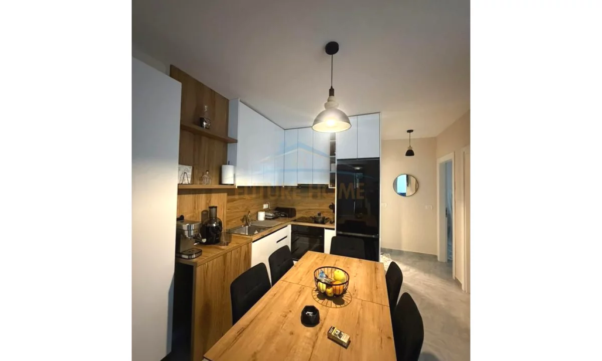 Appartamento in vendita a Tirana 2+1, Arredato