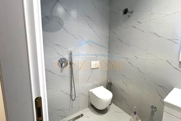 Appartamento in vendita a Tirana 1+1, Arredato