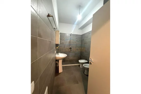 Appartamento in vendita a Tirana 1+1, Vuoto