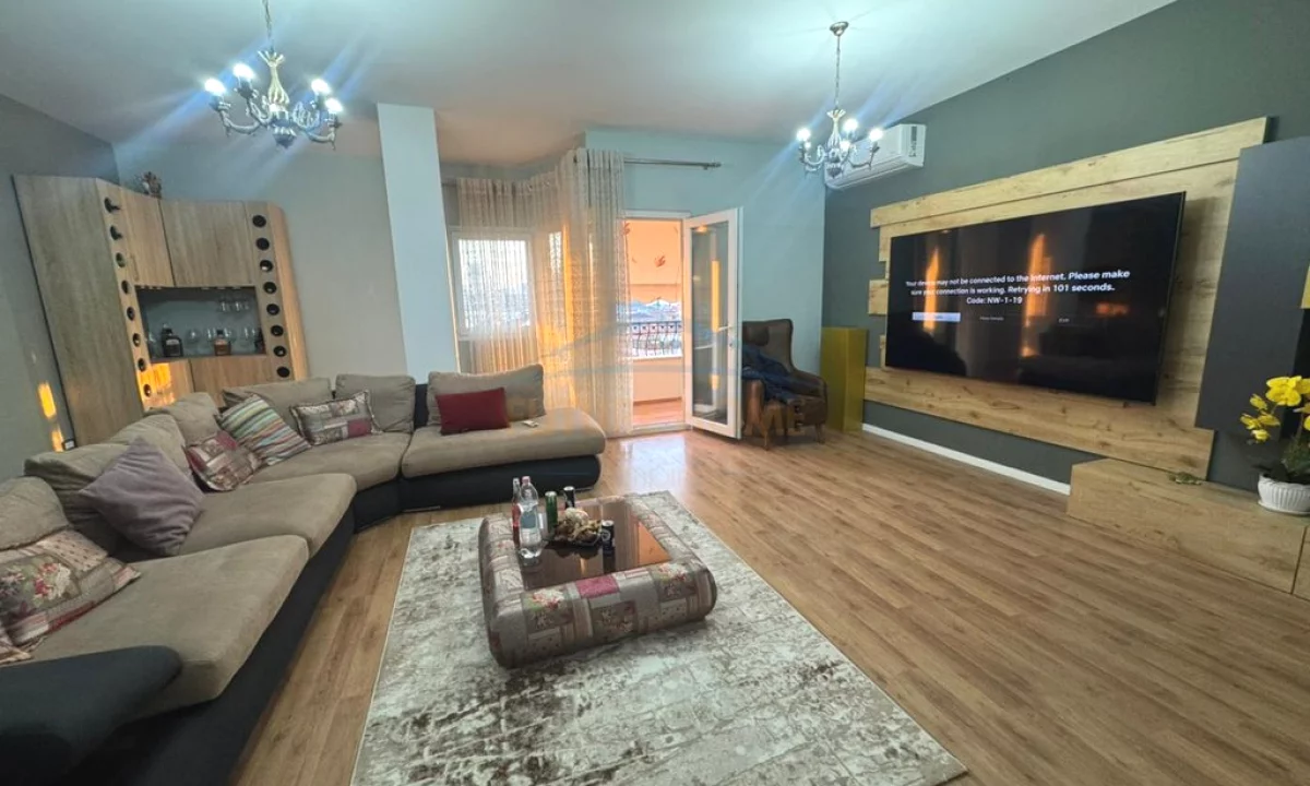 Appartamento in vendita a Tirana 2+1, Arredato