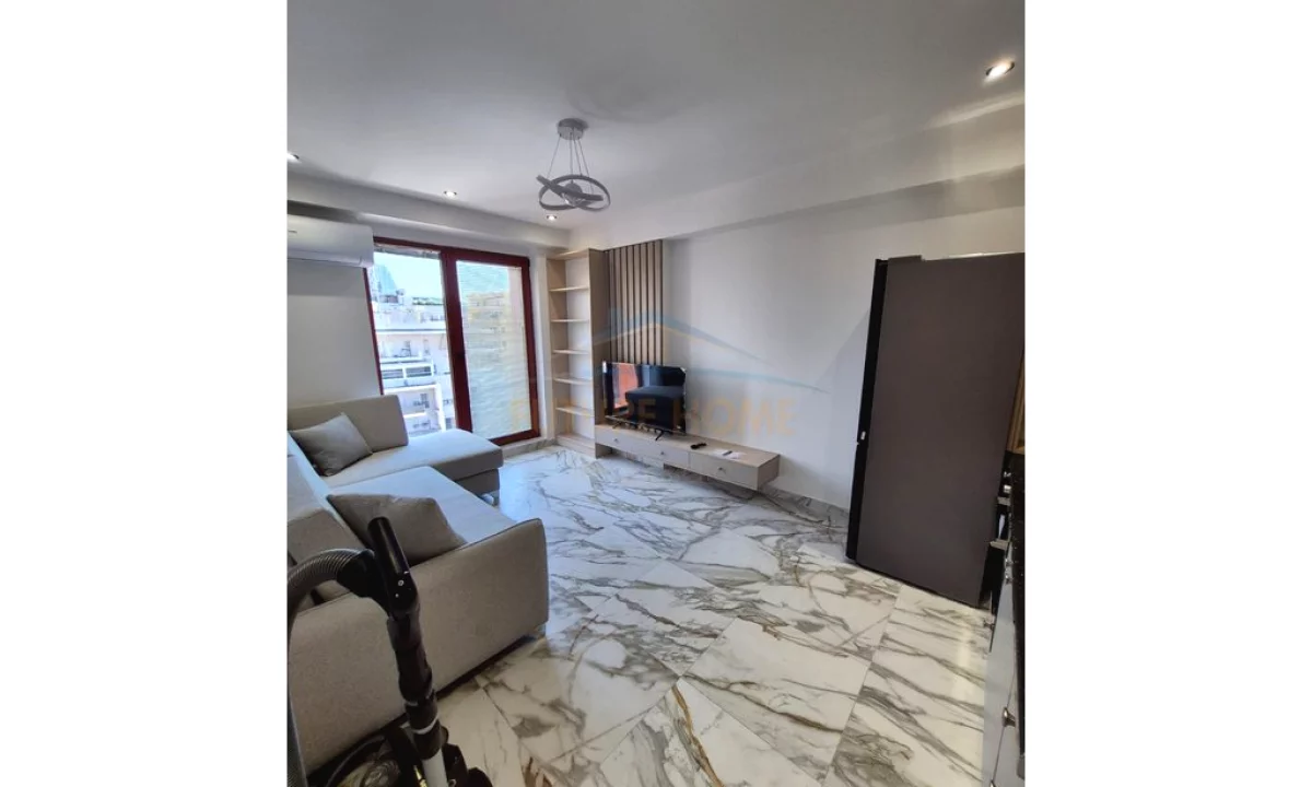 Appartamento in vendita a Tirana 1+1, Arredato