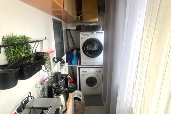 Shtepi ne shitje Apartament ne Tirane, 1+1, Mobilimi E mobiluar, Pagesa 79,000  Euro.