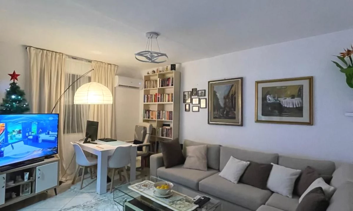 Shtepi ne shitje Apartament ne Tirane, 1+1, Mobilimi E mobiluar, Pagesa 79,000  Euro.