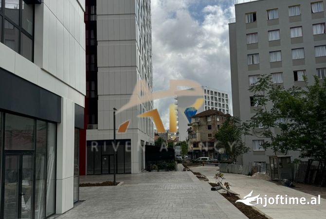 Ambiente Commerciale in Affitto 3+1 a Tirana - 800 Euro