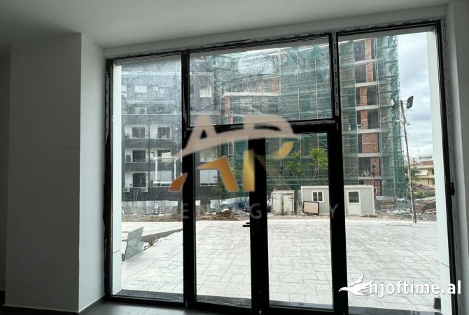 Jepet me qira dyqan tek Farmacia 10