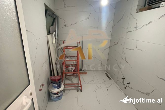 Shitet Ambient+ Biznes Estetike  ne zemer te Bllokut, Okazion