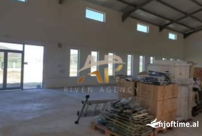 Ambiente Commerciale in Affitto 4+1 a Tirana - 2,000 Euro