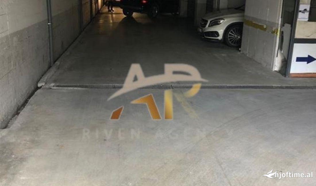 Shitet garazh, prane Globe ne Delijorgj