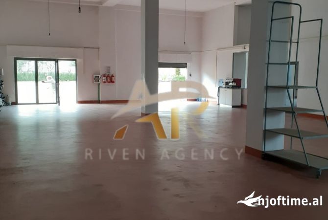 Ambiente Commerciale in Affitto 4+1 a Tirana - 100,000 Leke