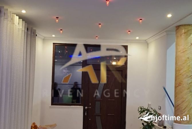 Ambiente Commerciale in Affitto 3+1 a Tirana - 700 Euro