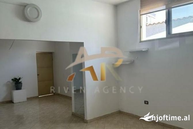 Ambiente Commerciale in Affitto 3+1 a Tirana - 70,000 Leke