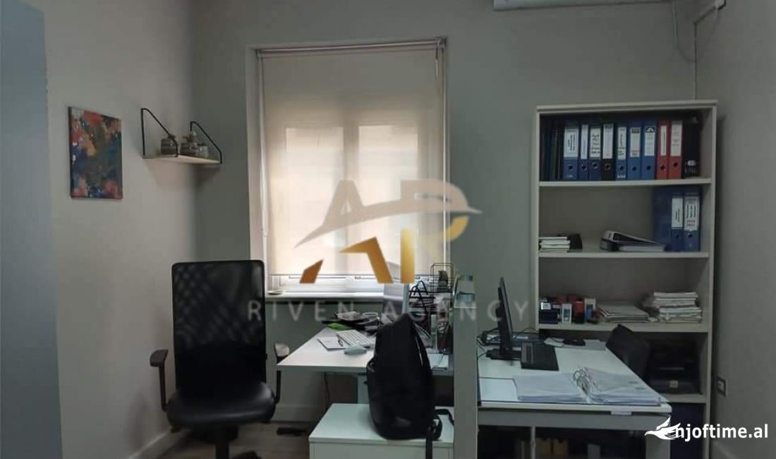 Jepet me qera ambjent biznesi ne Bllok