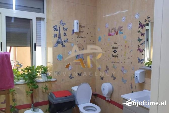 Jepet me qera ambjent biznesi ne Bllok