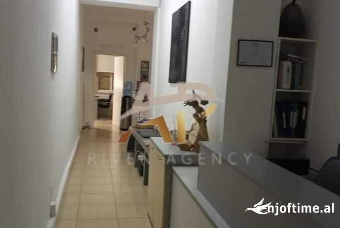 Jepet me qera ambjent biznesi ne Bllok