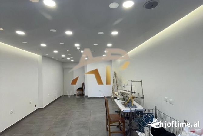 Jepet dyqan me qera te Medreseja