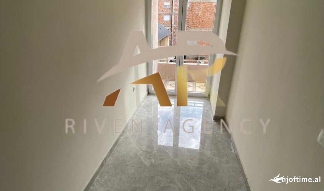 Jepet me qera ambjent biznesi 2+1 ne Qender