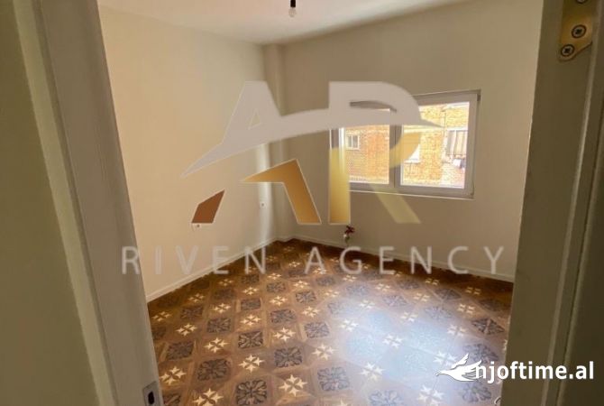 Jepet me qera ambjent biznesi 2+1 ne Qender